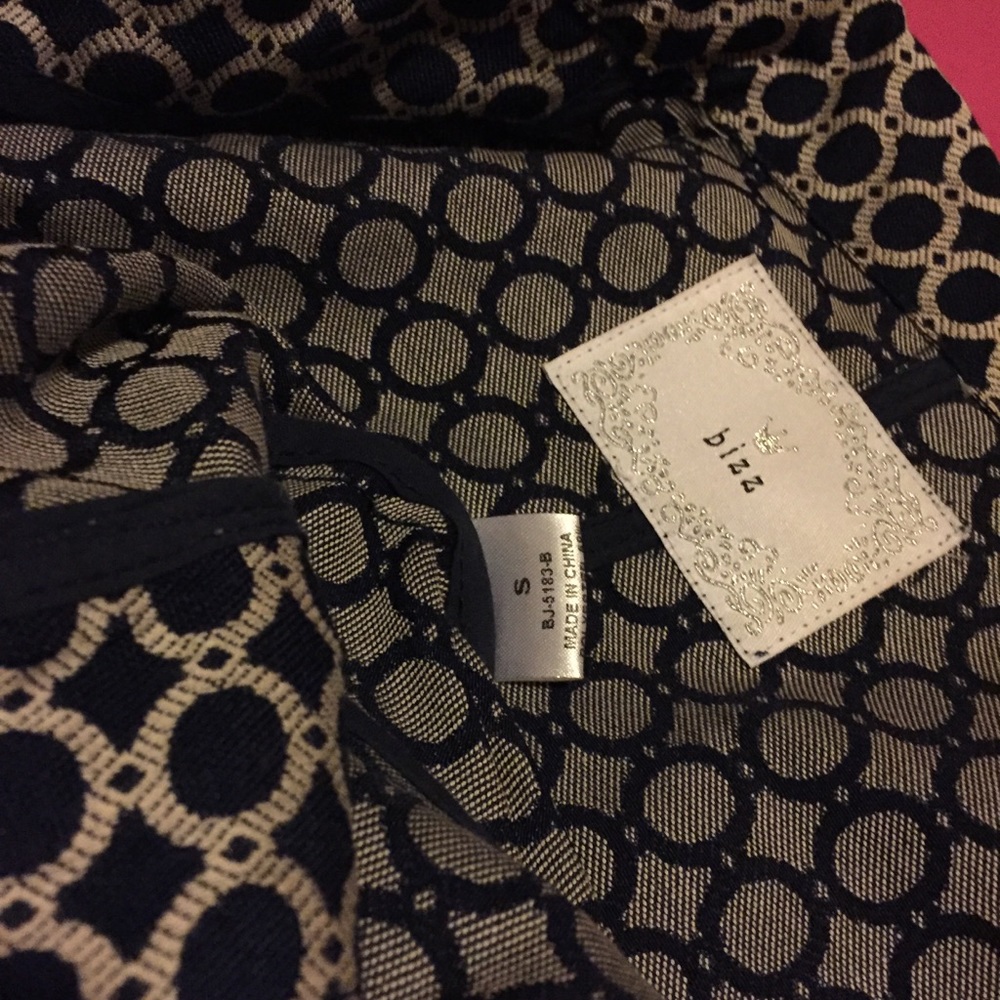 Adorable Lightweight Patterned Coat - image 8